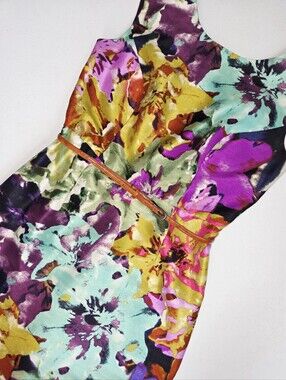 Stunning sleeveless belted Ellen Tracy shift dress in abstract floral print
